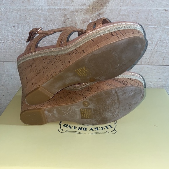 NEW LUCKY BRAND Rose Gold Keena Suede Wedge Sandal - Picture 7 of 7